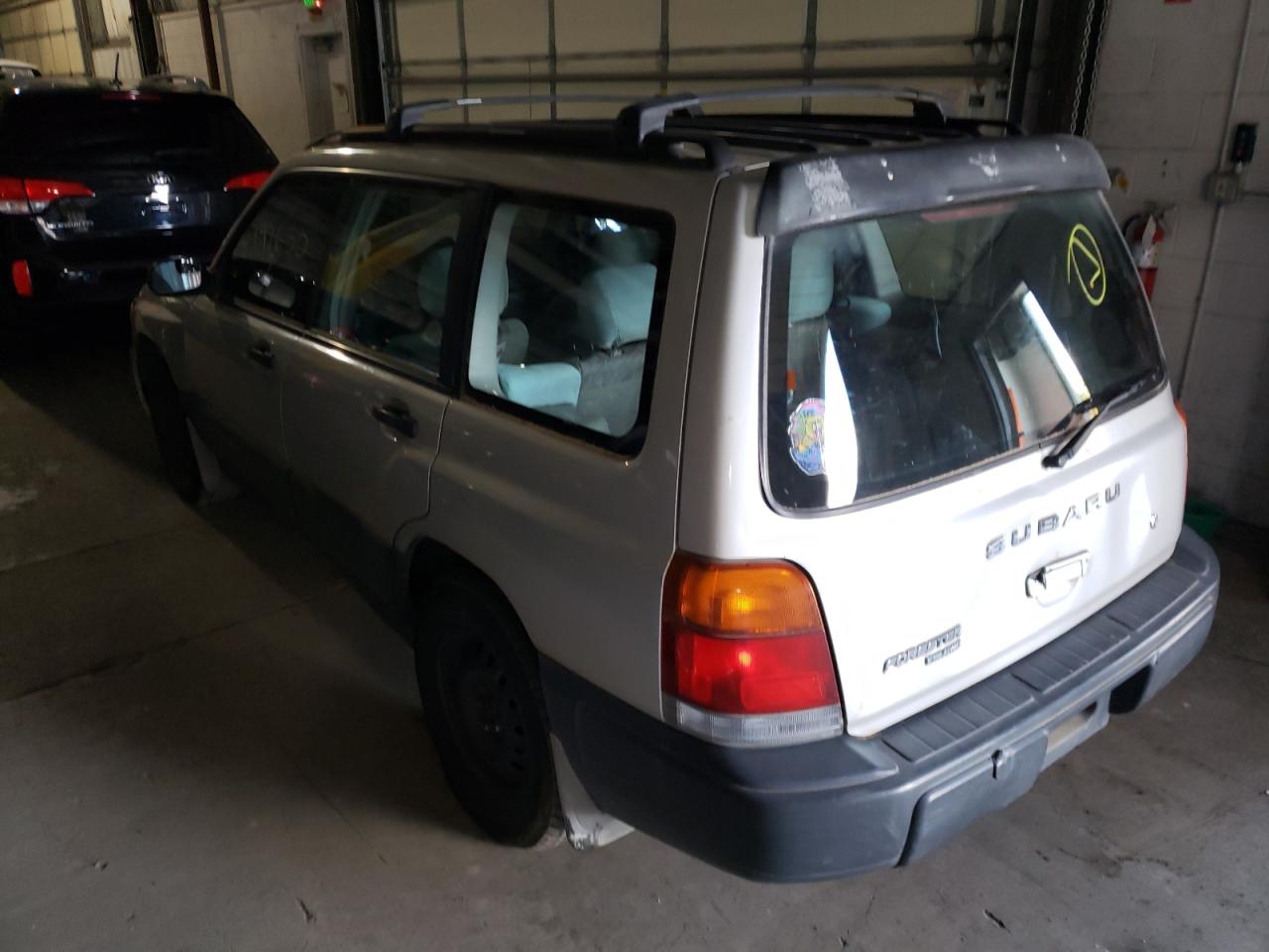 Фото 16 с аукциона – 2001 SUBARU OUTBACK с VIN JF1SF6357XH747095