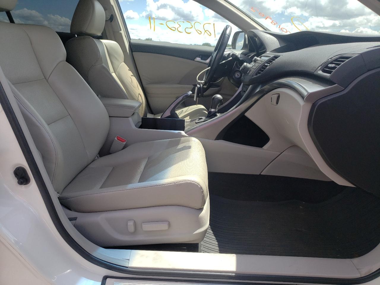 Photo 5 from auction – 2011 ACURA TSX with VIN JH4CW2H60BC002637