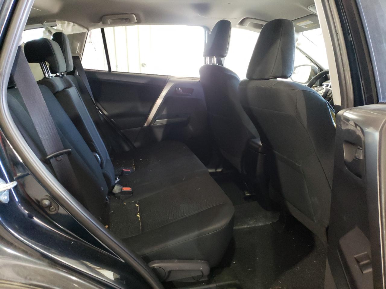 Photo 6 from auction – 2018 TOYOTA RAV4 LE with VIN JTMBFREV6JJ207262