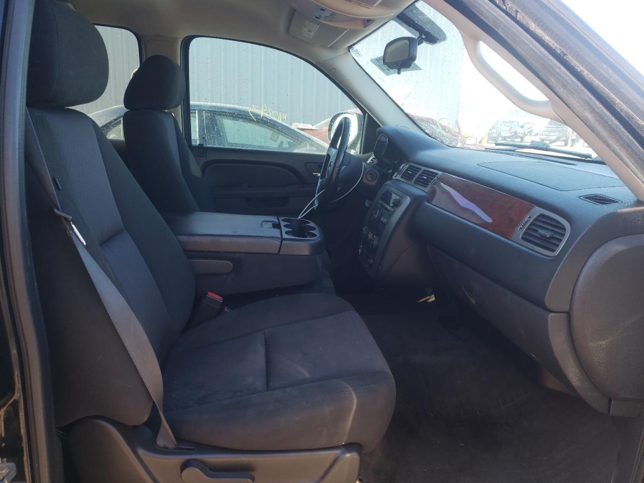 Photo 5 from auction – 2011 GMC YUKON SLE with VIN 1GKS2AE06BR114749