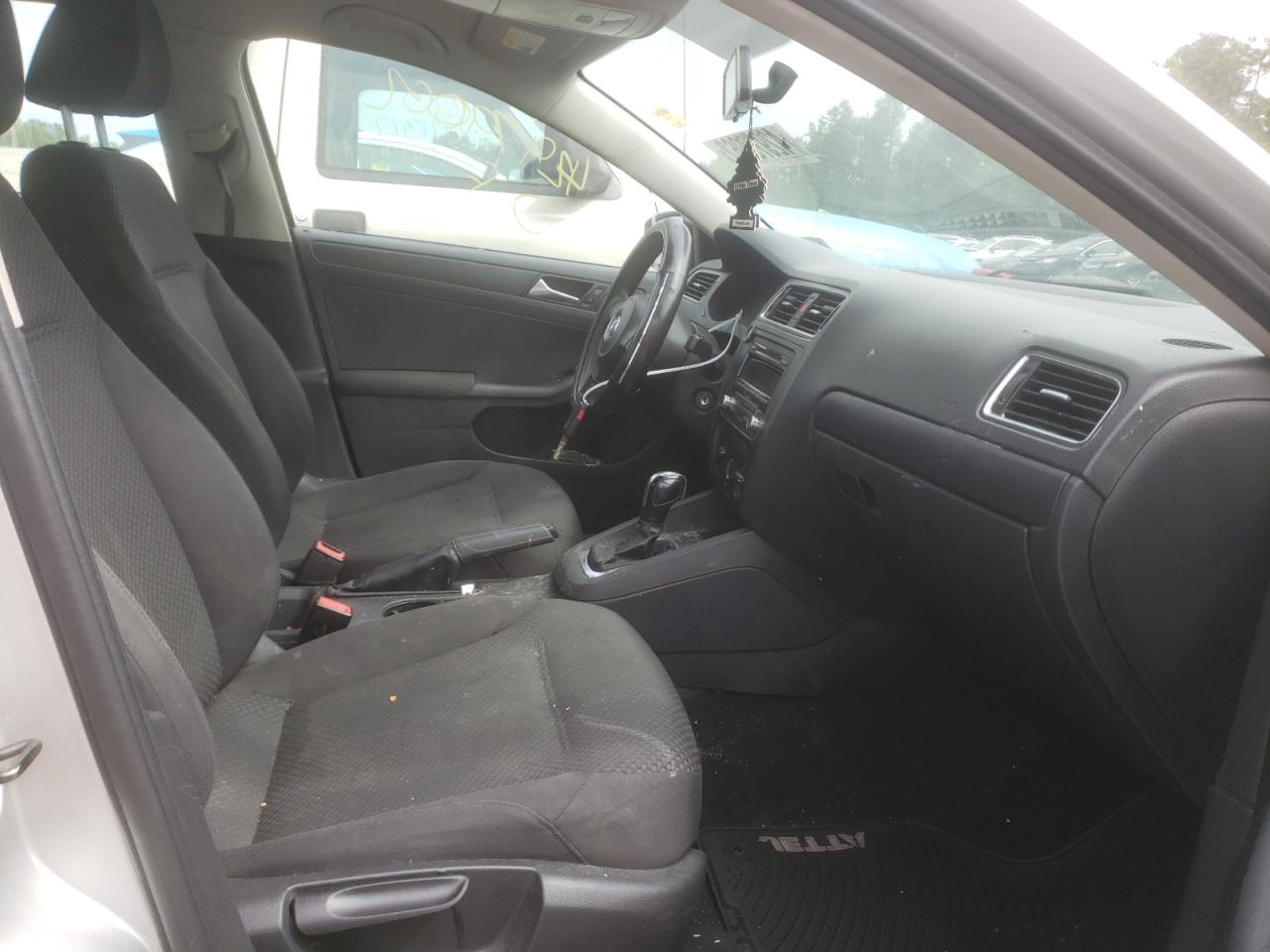 Photo 5 from auction – 2012 VOLKSWAGEN JETTA with VIN 3VW2K7AJ3CM370165