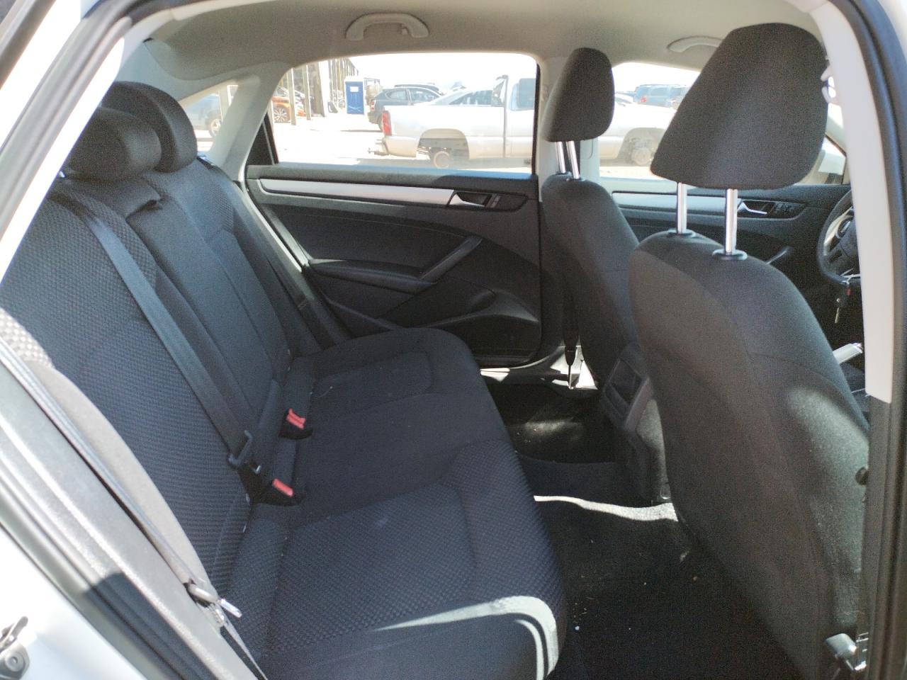 Photo 6 from auction – 2014 VOLKSWAGEN PASSAT S with VIN 1VWAT7A35EC023841