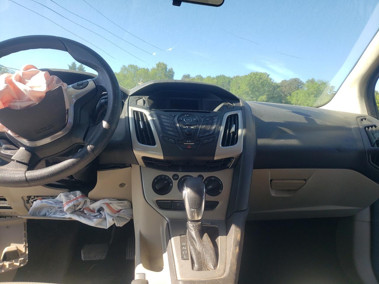 Photo 9 from auction – 2014 FORD FOCUS SE with VIN 1FADP3F22EL152669