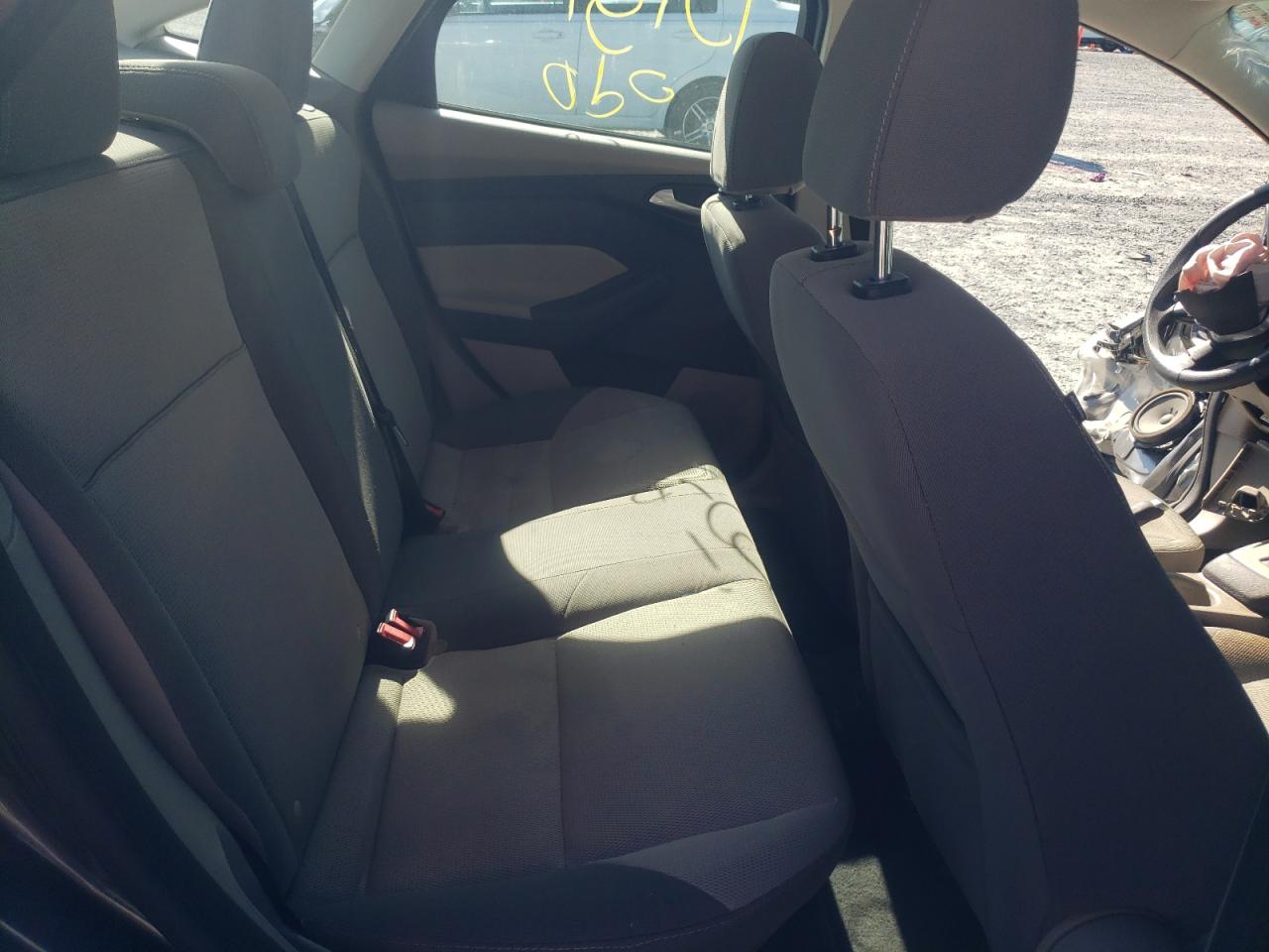 Photo 6 from auction – 2014 FORD FOCUS SE with VIN 1FADP3F22EL152669