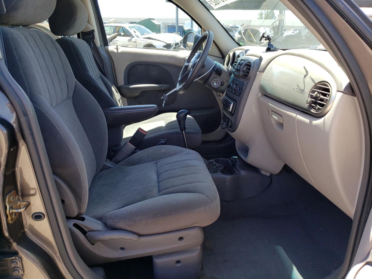 Photo 5 from auction – 2001 CHRYSLER PT CRUISER with VIN 3C4FY4BB31T600069