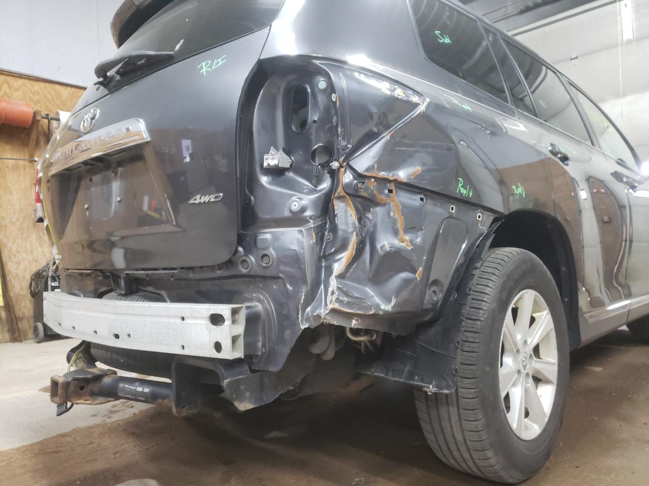 Photo 9 from auction – 2011 TOYOTA HIGHLANDER with VIN 5TDBK3EH3BS042701