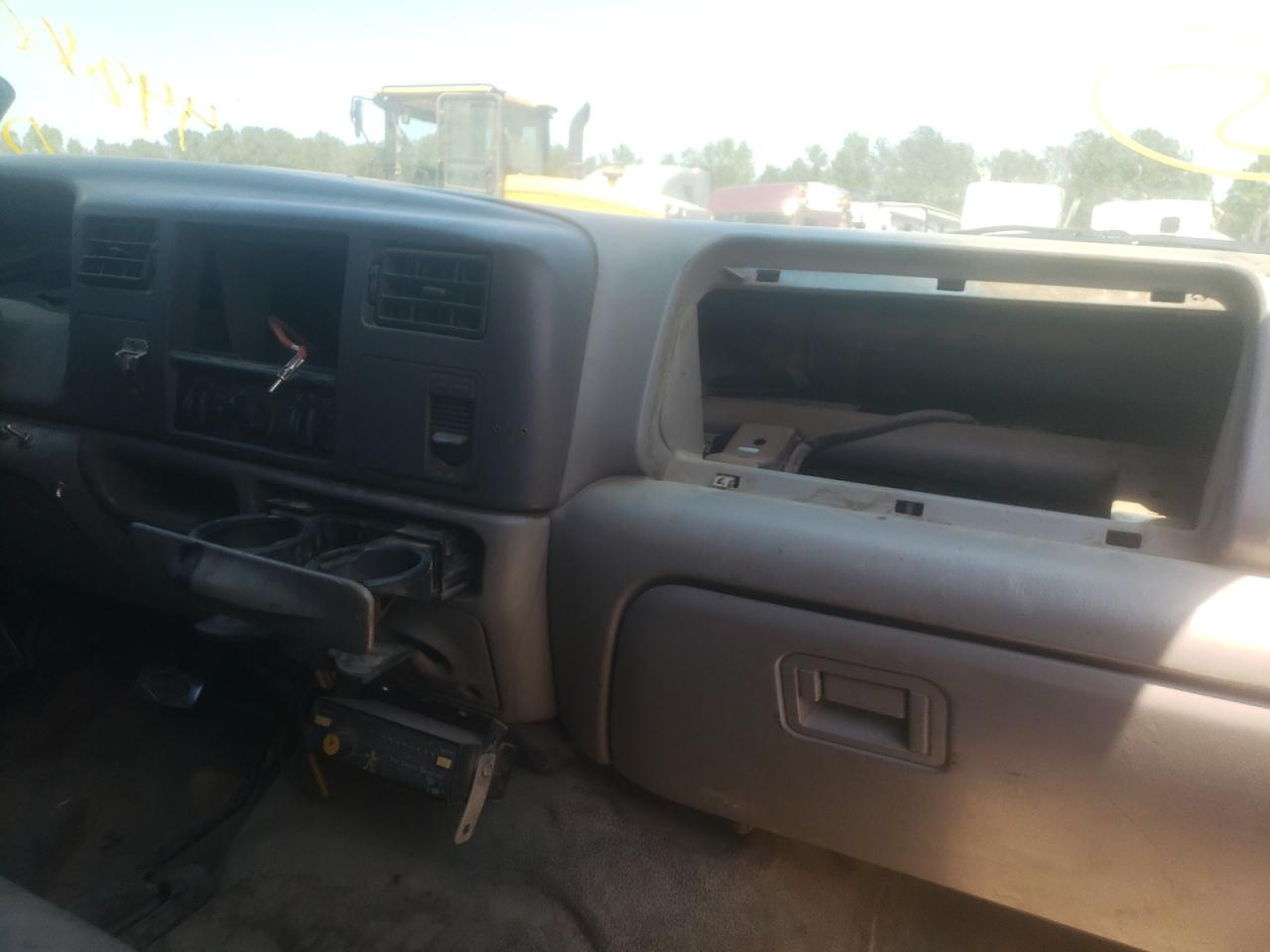 Photo 9 from auction – 2000 FORD F450 SUPER with VIN 1FDXF47F6YEE08785