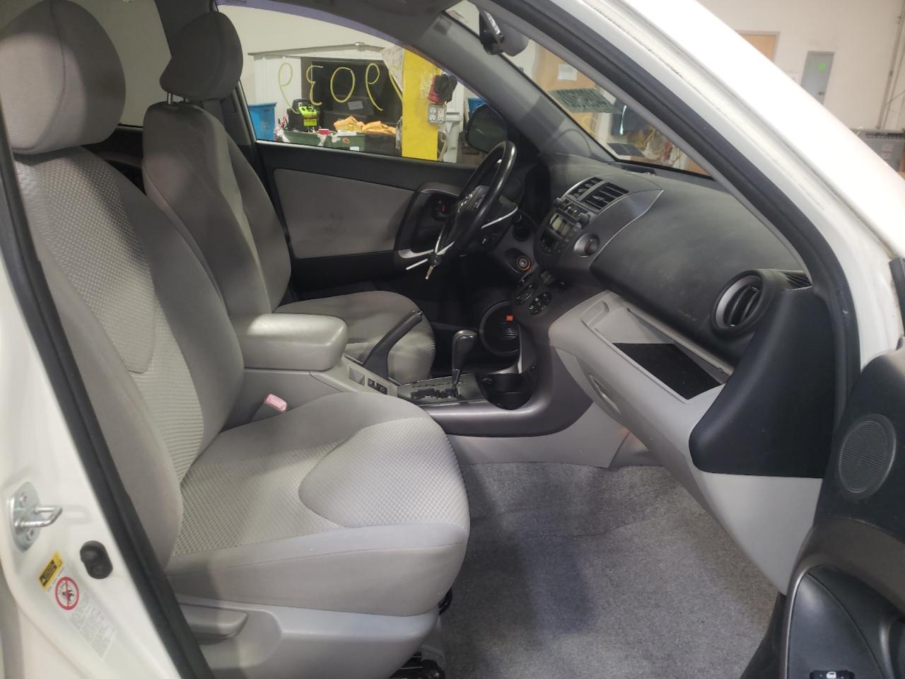 Photo 5 from auction – 2007 TOYOTA RAV4 LIMIT with VIN JTMBK31V575015864