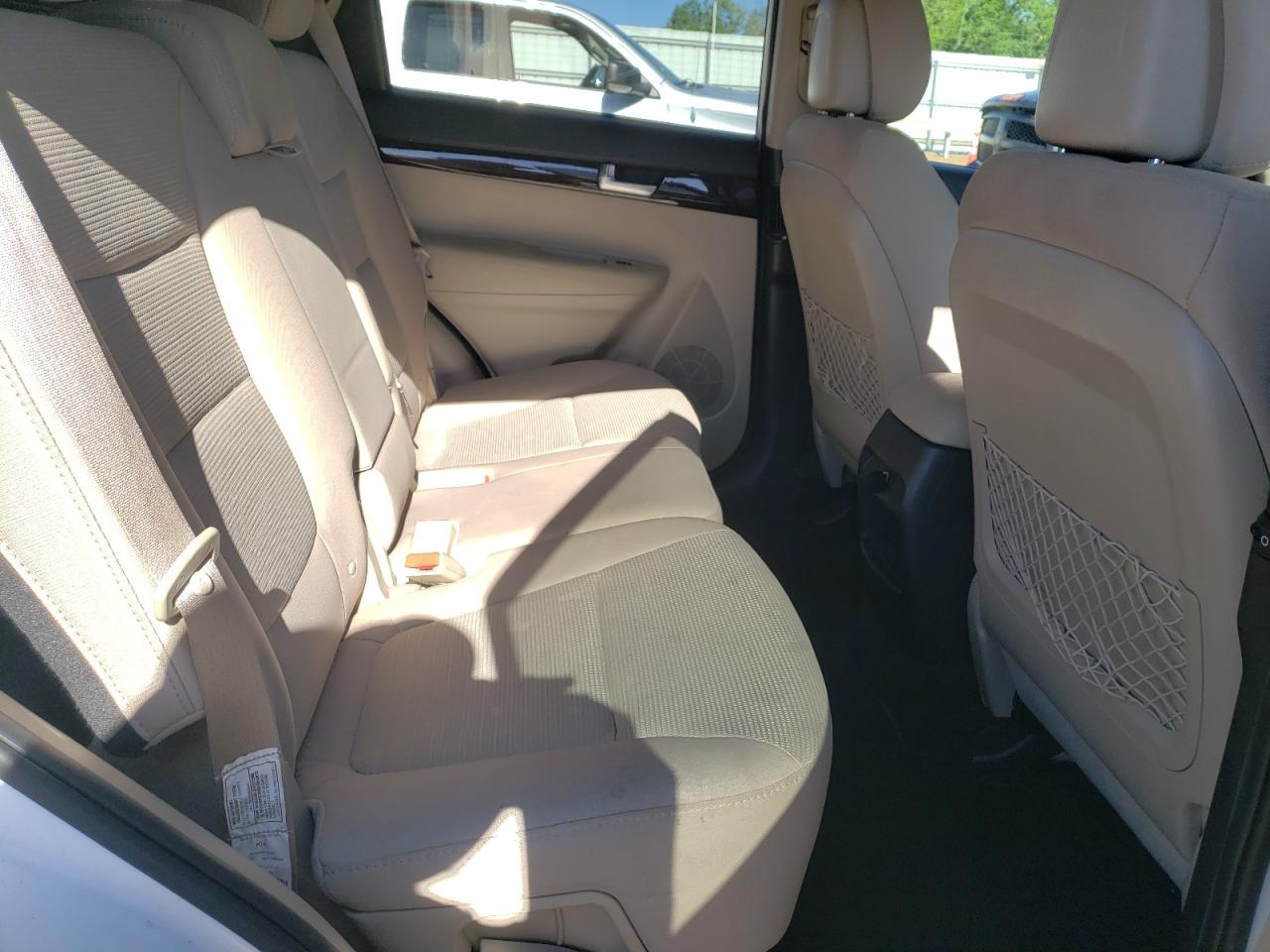 Photo 6 from auction – 2014 KIA SORENTO LX with VIN 5XYKTDA7XEG515799