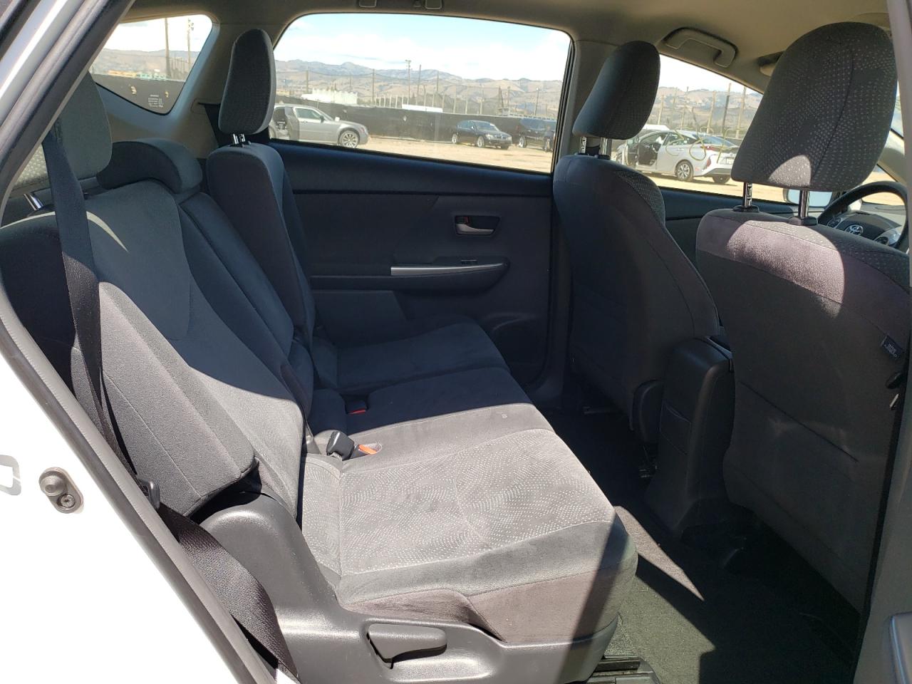Photo 6 from auction – 2012 TOYOTA PRIUS V with VIN JTDZN3EU0C3179035