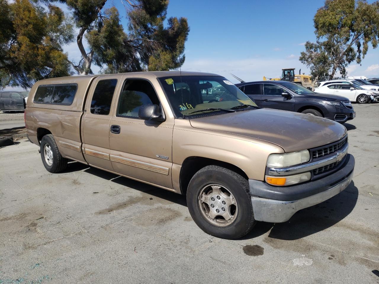 CHEVROLET SILVERADO 2000 with VIN 1GCEC19T0YE325276 - Photo from auction