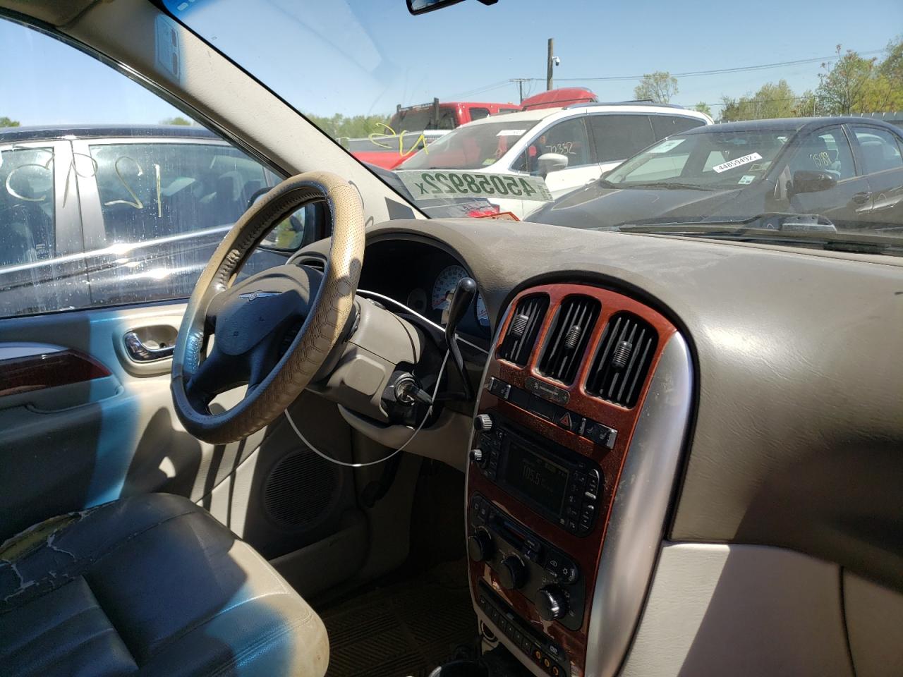 Photo 9 from auction – 2006 CHRYSLER TOWN AND C with VIN 2A4GP54L06R719978