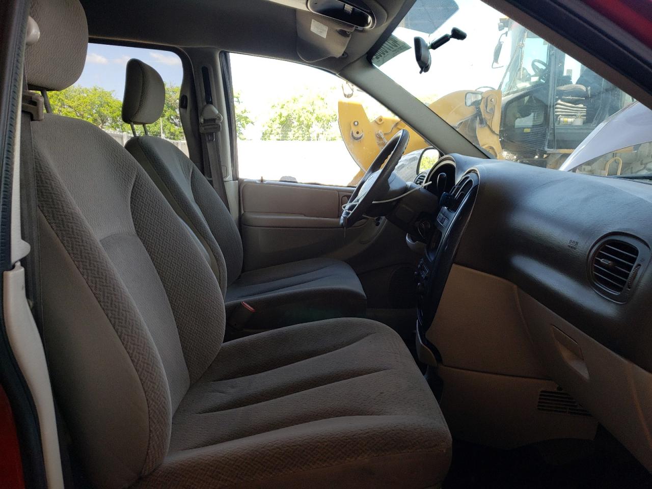 Photo 5 from auction – 2005 DODGE CARAVAN SX with VIN 1D4GP45R75B370062