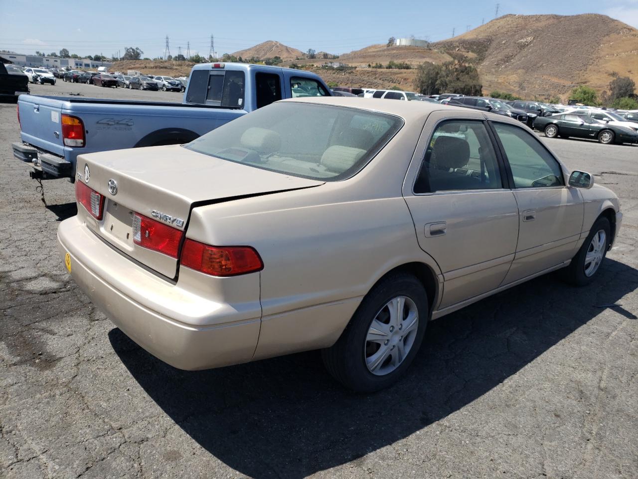 Photo 4 from auction – 2001 TOYOTA CAMRY CE with VIN JT2BG22K110536402