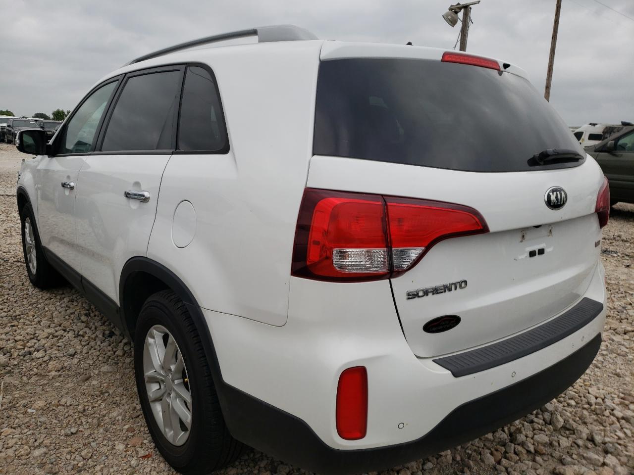 Photo 3 from auction – 2015 KIA SORENTO LX with VIN 5XYKT3A67FG620481