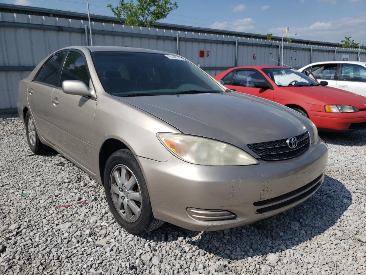 TOYOTA CAMRY LE 2002 z numerem VIN JTDBF32K020079650 - Zdjęcie z aukcji