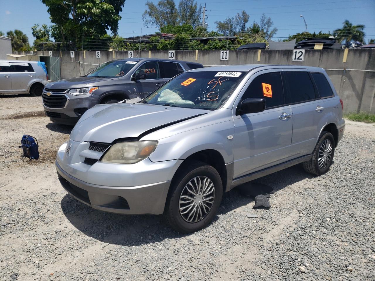 Photo 2 from auction – 2004 MITSUBISHI OUTLANDER with VIN JA4LX31F44U000864