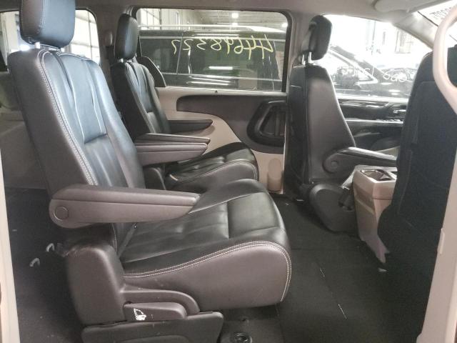 Photo 6 from auction – 2016 CHRYSLER TOWN & COU with VIN 2C4RC1BGXGR304662
