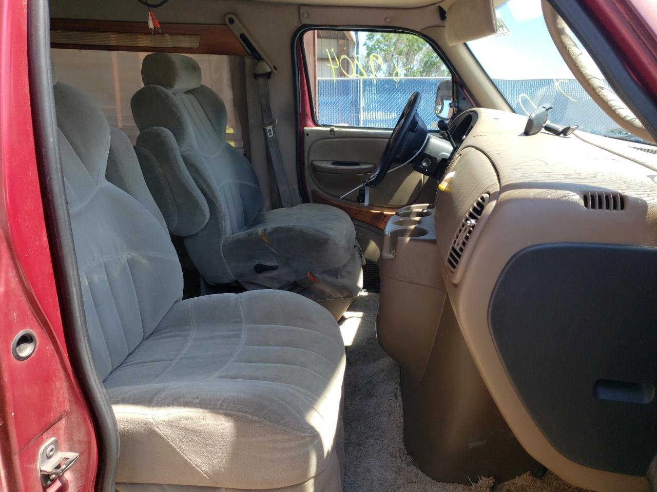 Photo 5 from auction – 2001 DODGE RAM VAN B1 with VIN 2B6HB11Y01K559110