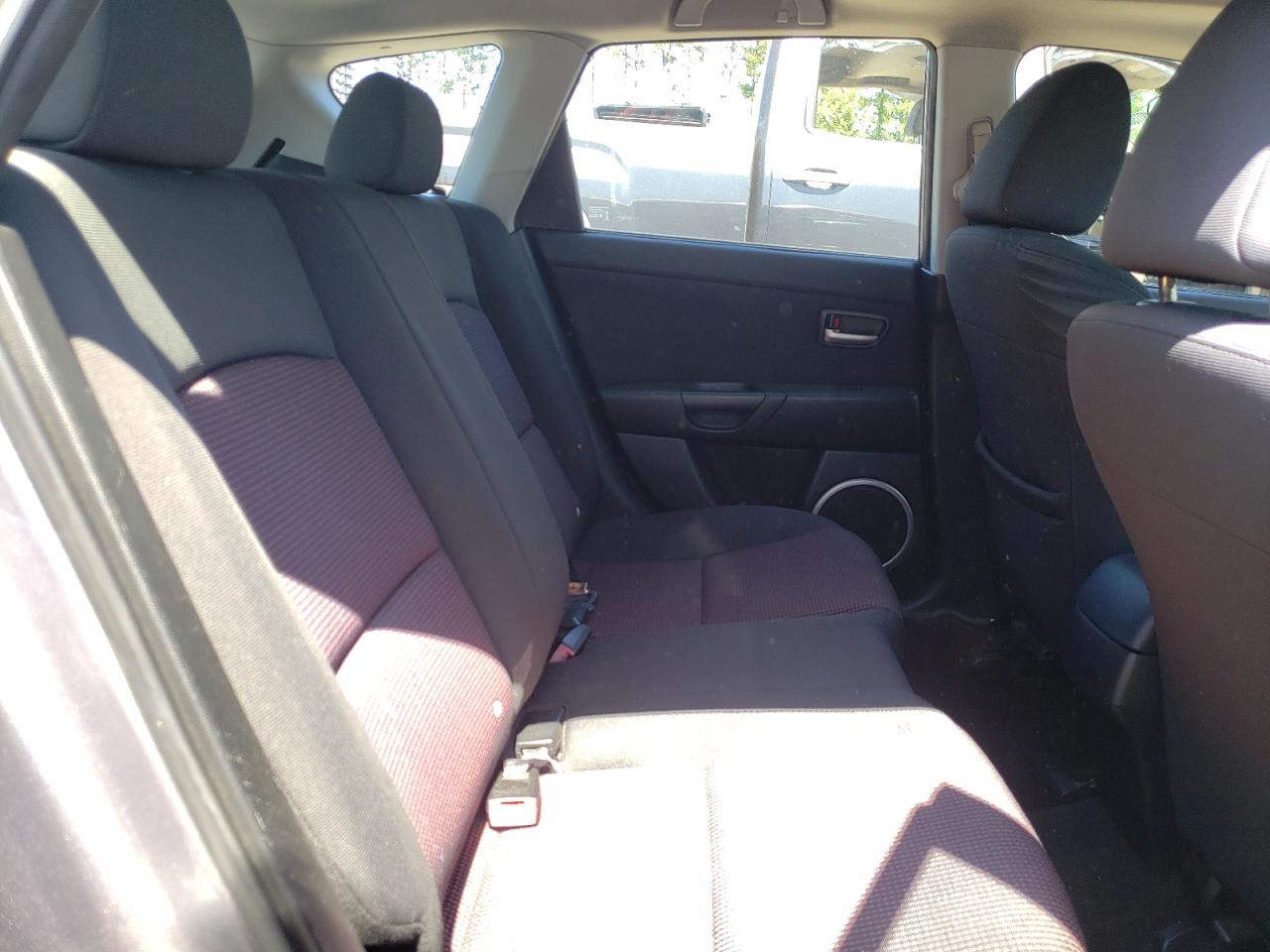 Photo 6 from auction – 2004 MAZDA 3 HATCHBAC with VIN JM1BK343441196856
