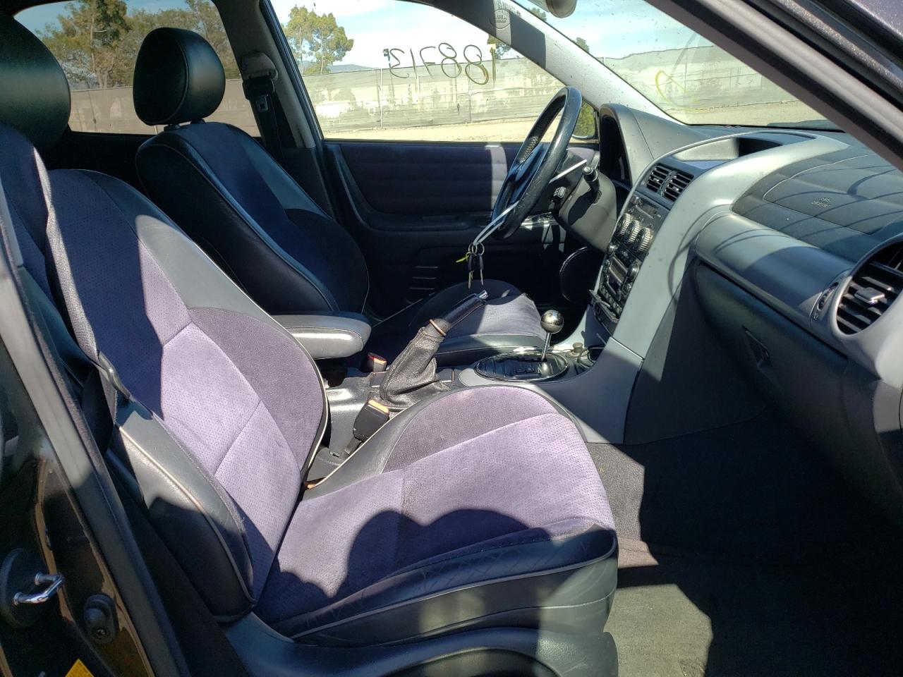 Photo 5 from auction – 2002 LEXUS IS 300 with VIN JTHBD192420054359