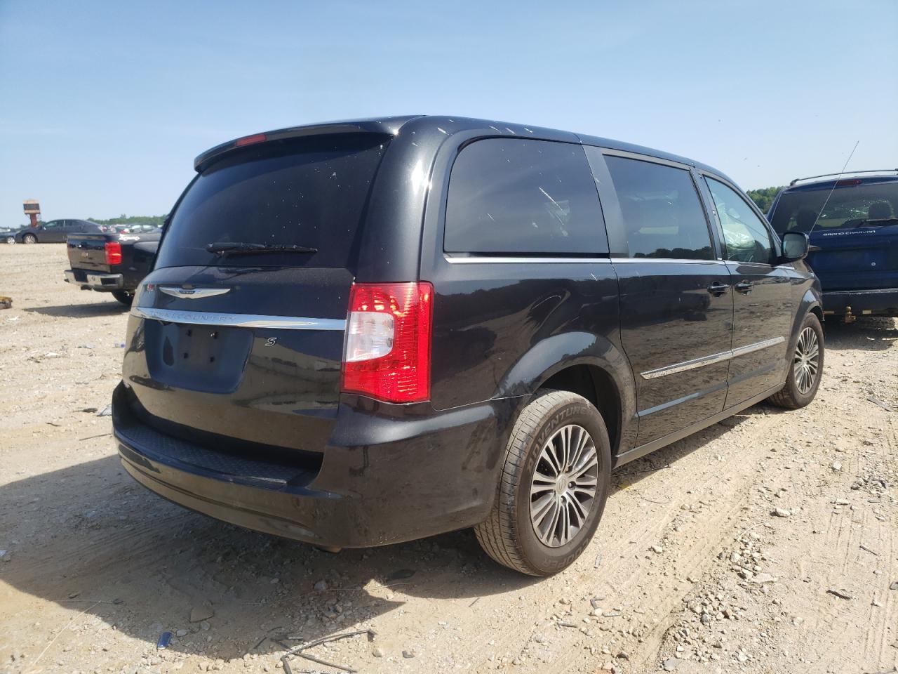 Photo 4 from auction – 2014 CHRYSLER TOWN & COU with VIN 2C4RC1HGXER201343
