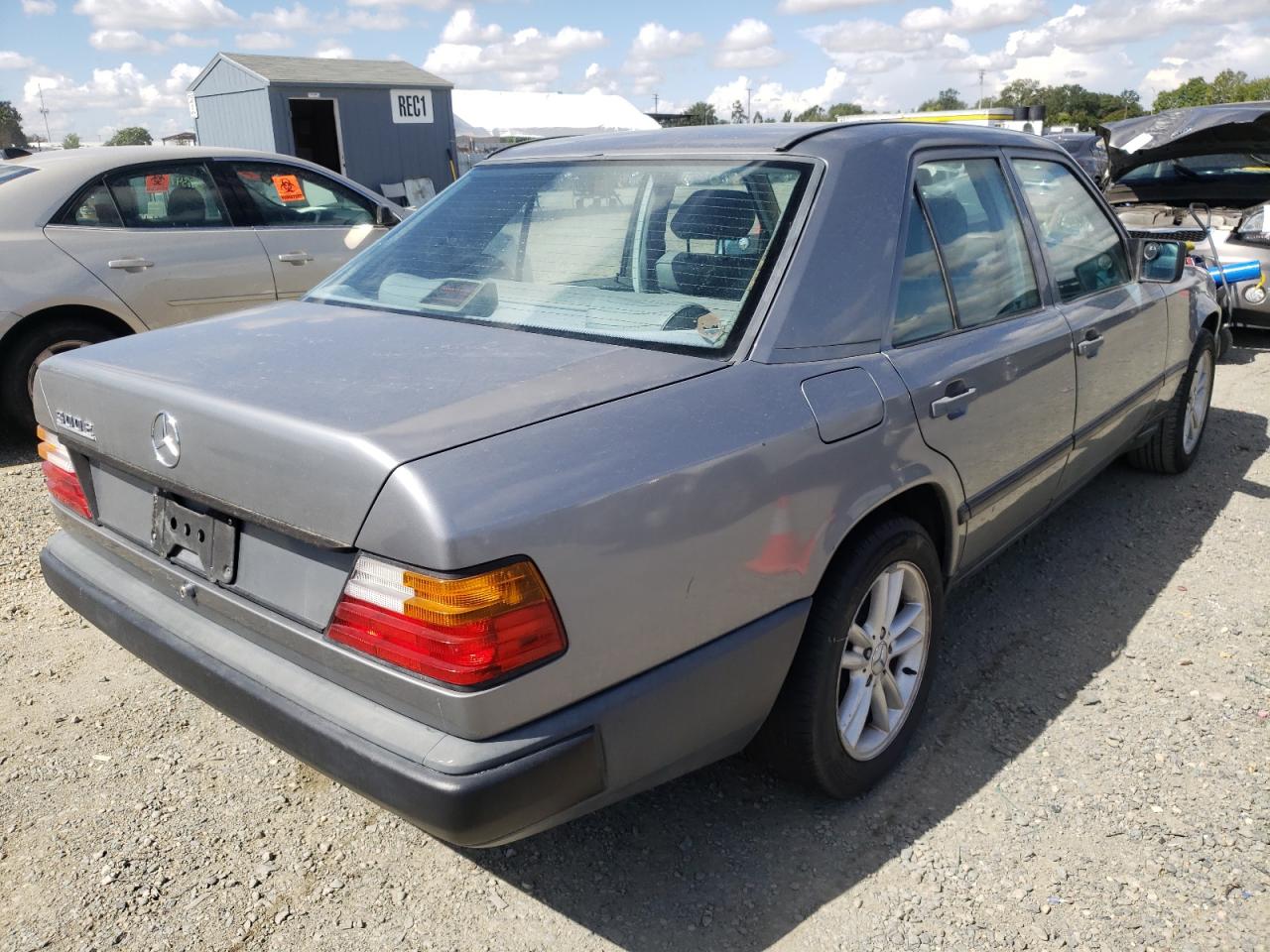 Photo 4 from auction – 1988 MERCEDES-BENZ 300 E with VIN WDBEA30D2JA730848
