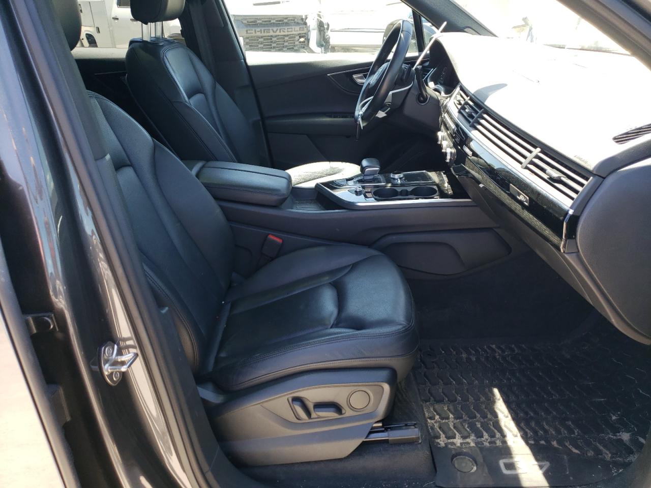 Photo 5 from auction – 2019 AUDI Q7 PREMIUM with VIN WA1LAAF79KD004168