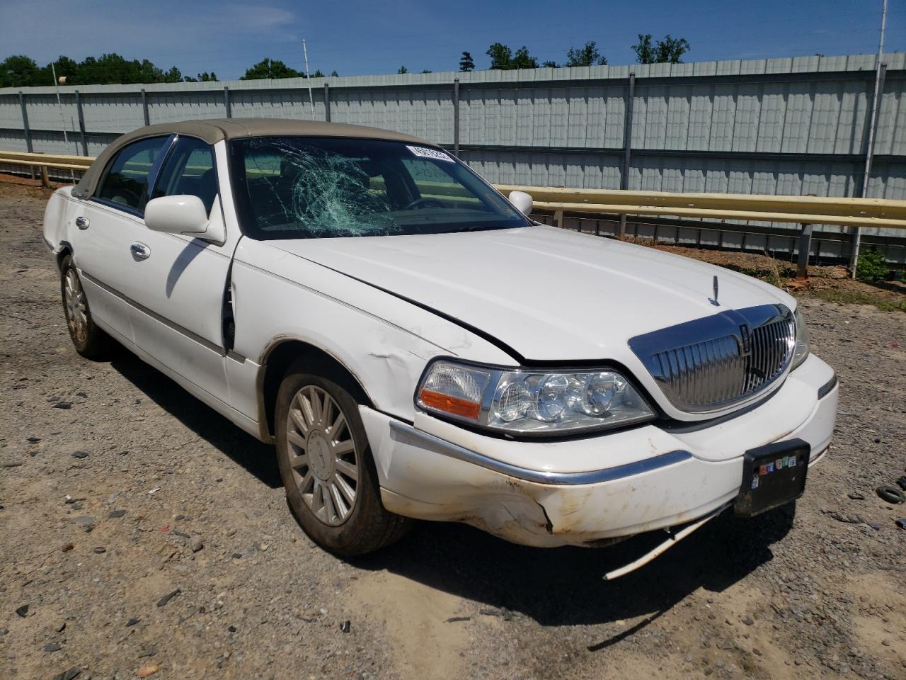 LINCOLN TOWN CAR E 2004 with VIN 1LNHM81W44Y617302 - Photo from auction