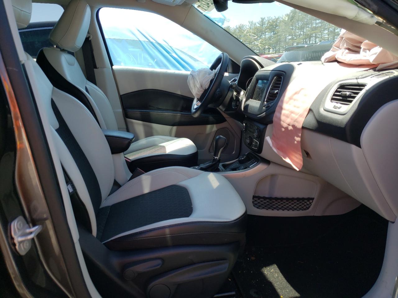 Photo 5 from auction – 2020 JEEP COMPASS LA with VIN 3C4NJDBB4LT112803
