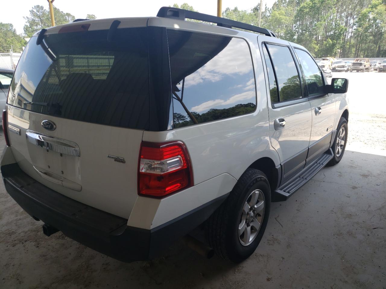 Photo 4 from auction – 2007 FORD EXPEDITION with VIN 1FMFU15587LA59004
