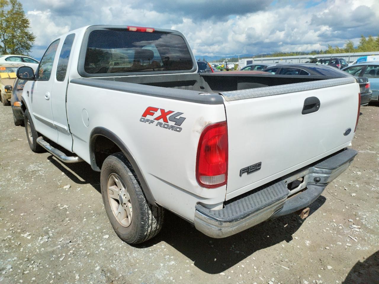 Photo 3 from auction – 2002 FORD F150 with VIN 2FTRX18L52CA76400