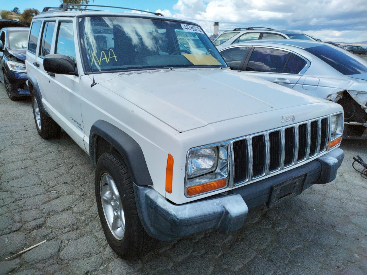 JEEP CHEROKEE S 2000 with VIN 1J4FF48S1YL212741 - Photo from auction