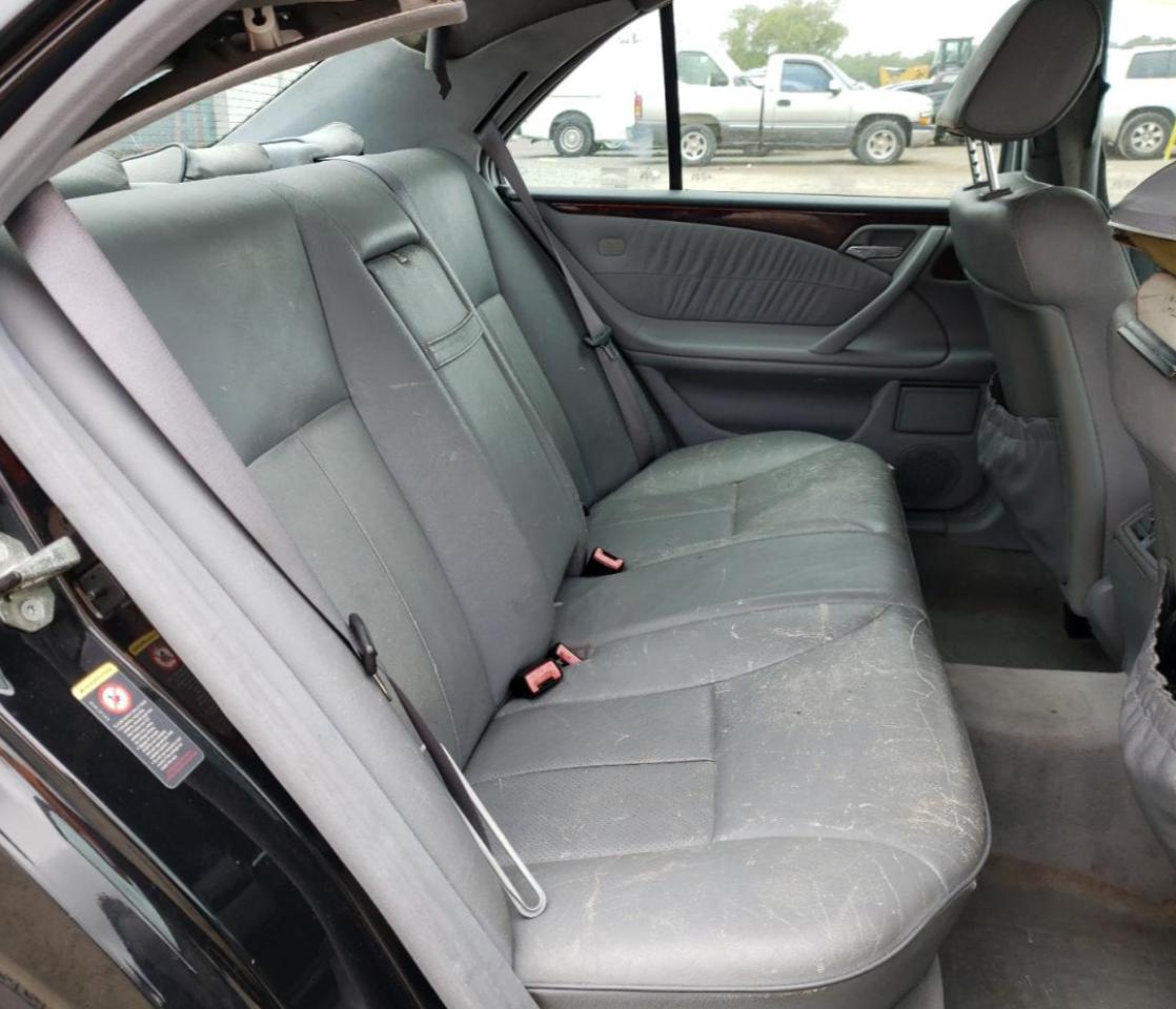 Photo 6 from auction – 2002 MERCEDES-BENZ E 320 with VIN WDBJF65J62B425820