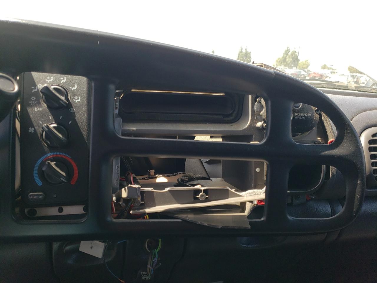 Photo 9 from auction – 2000 DODGE RAM 1500 with VIN 3B7HC13Z3YG124149