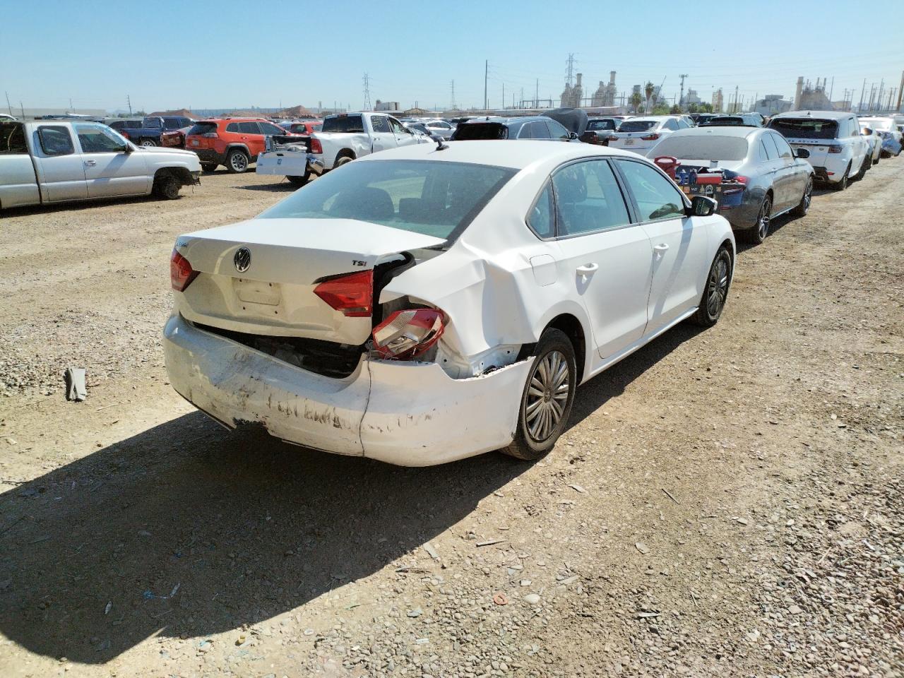 Photo 4 from auction – 2014 VOLKSWAGEN PASSAT S with VIN 1VWAT7A35EC023841