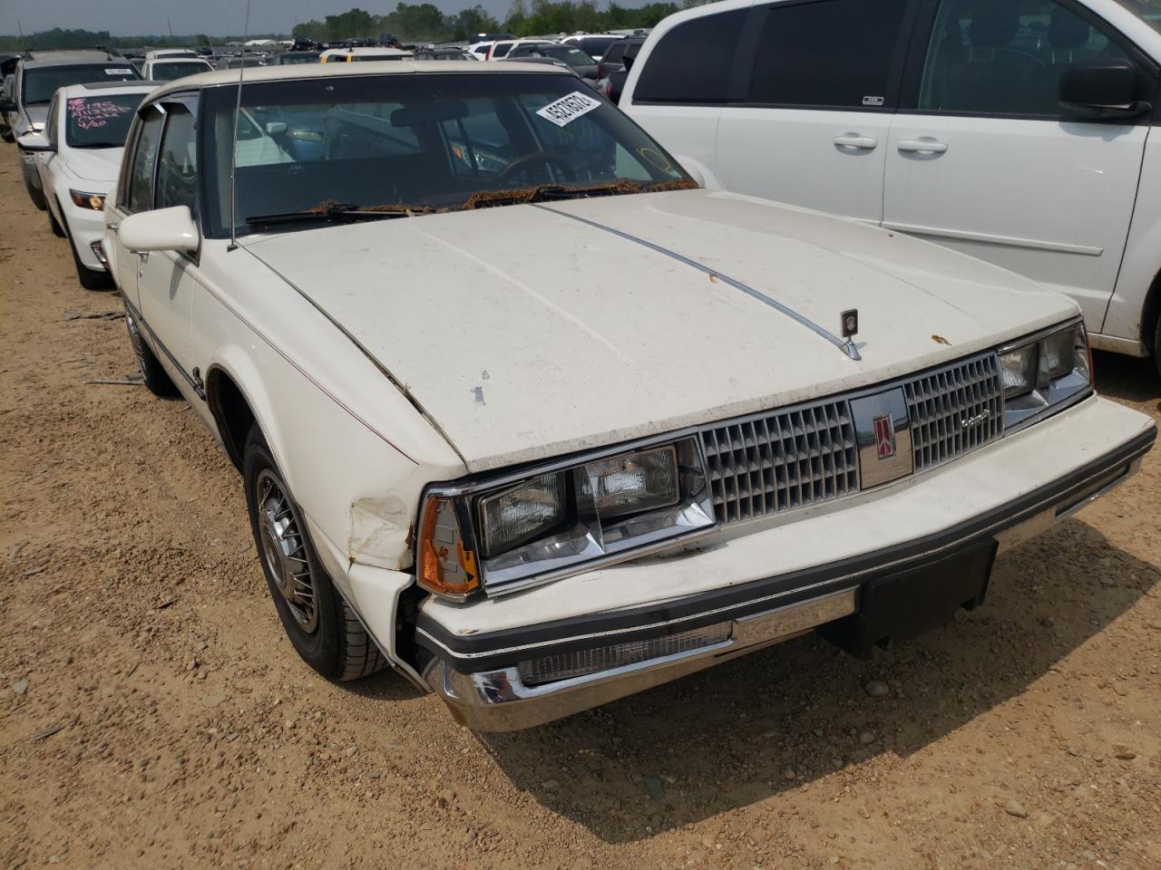 Photo 9 from auction – 1985 OLDSMOBILE 98 REGENCY with VIN 1G3CX6934F1347102