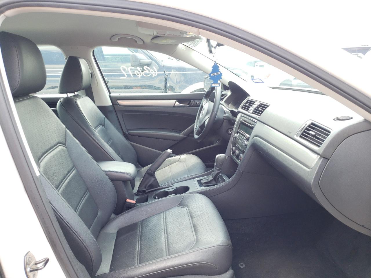 Photo 5 from auction – 2014 VOLKSWAGEN PASSAT S with VIN 1VWAS7A34EC055778
