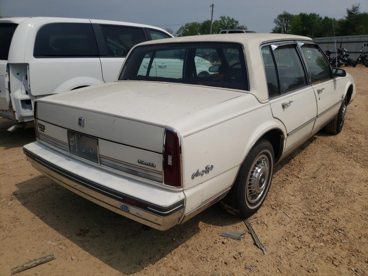 Photo 4 from auction – 1985 OLDSMOBILE 98 REGENCY with VIN 1G3CX6934F1347102