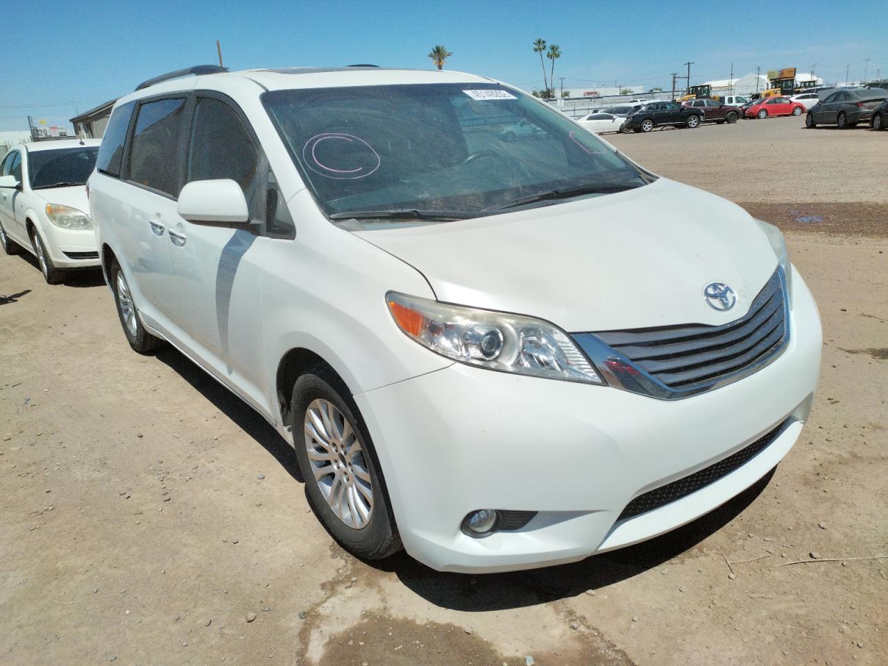 TOYOTA SIENNA XLE 2015 with VIN 5TDYK3DC9FS556493 - Photo from auction