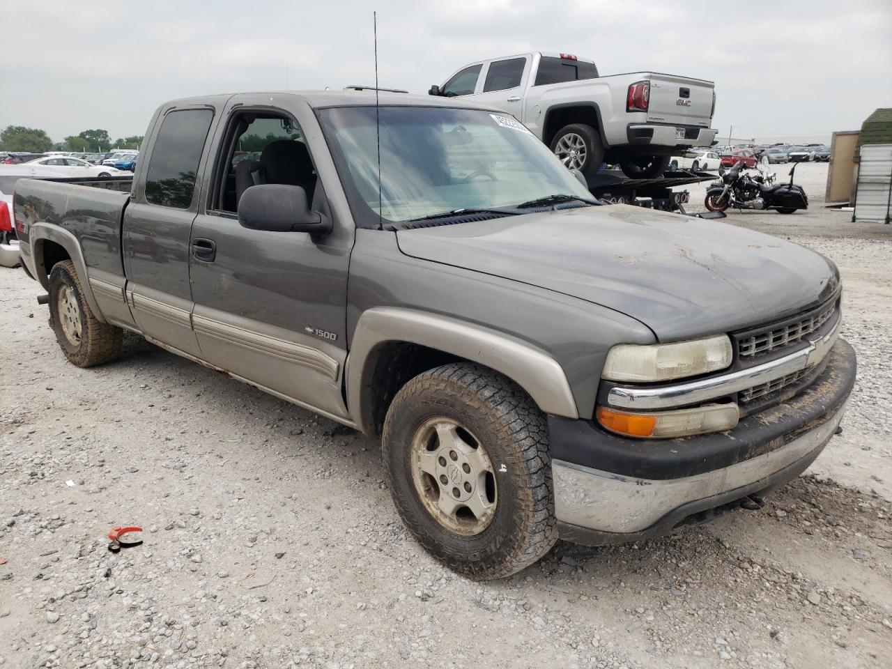 CHEVROLET SILVERADO 2000 with VIN 2GCEK19T5Y1215652 - Photo from auction