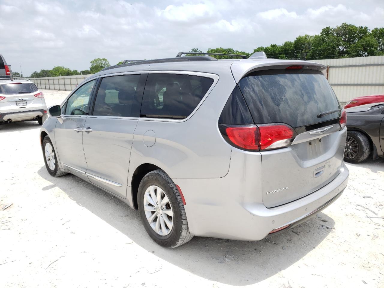 Photo 3 from auction – 2017 CHRYSLER PACIFICA T with VIN 2C4RC1BG5HR576408