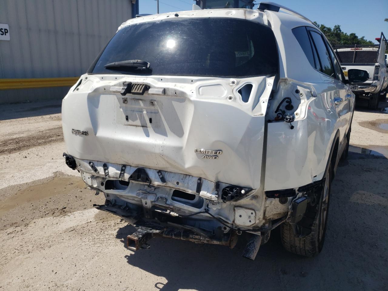 Photo 9 from auction – 2016 TOYOTA RAV4 LIMIT with VIN JTMDFREV4GD183754
