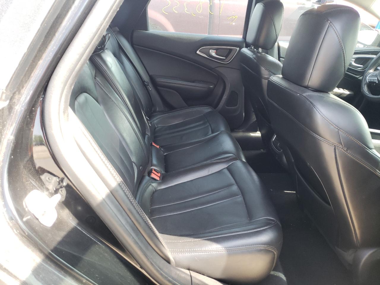 Photo 6 from auction – 2015 CHRYSLER 200 C with VIN 1C3CCCCG0FN532122