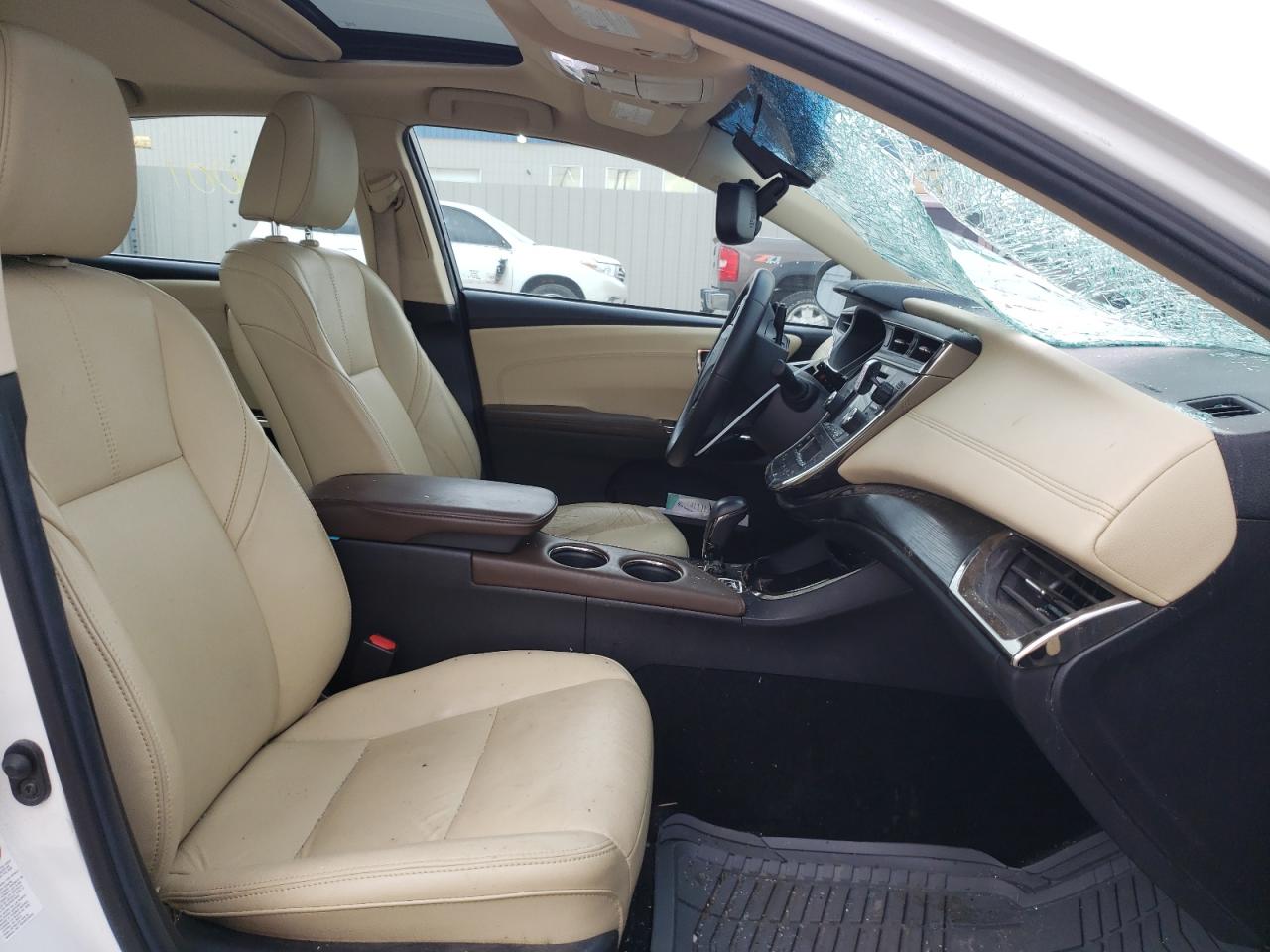 Photo 5 from auction – 2016 TOYOTA AVALON XLE with VIN 4T1BK1EB2GU213260