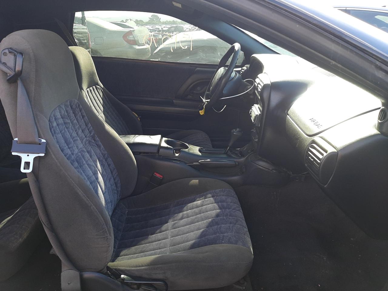 Photo 18 from auction – 2000 CHEVROLET CAMARO with VIN 2G1FP22K3Y2157606
