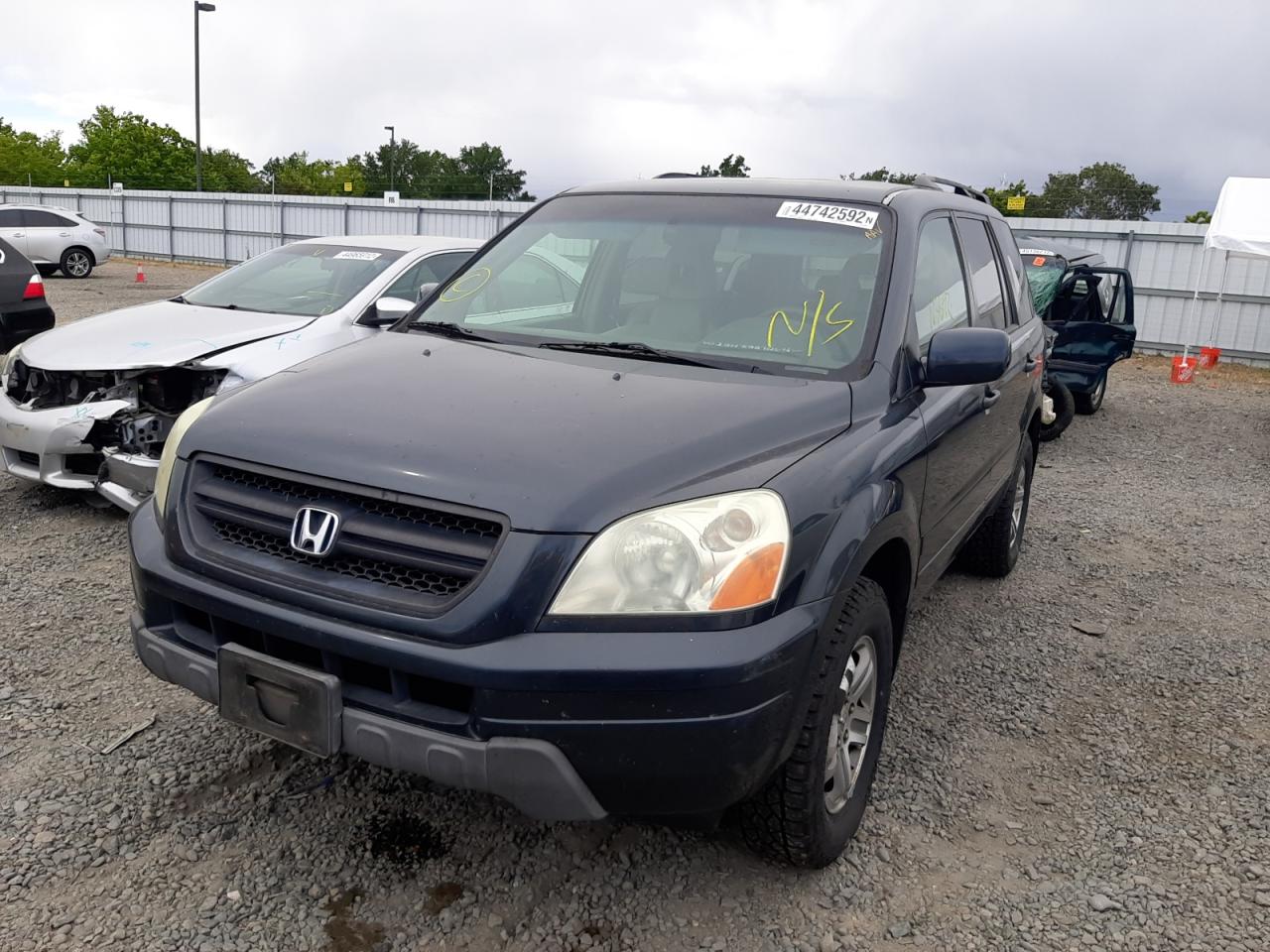 Photo 2 from auction – 2003 HONDA PILOT EXL with VIN 2HKYF18583H588308
