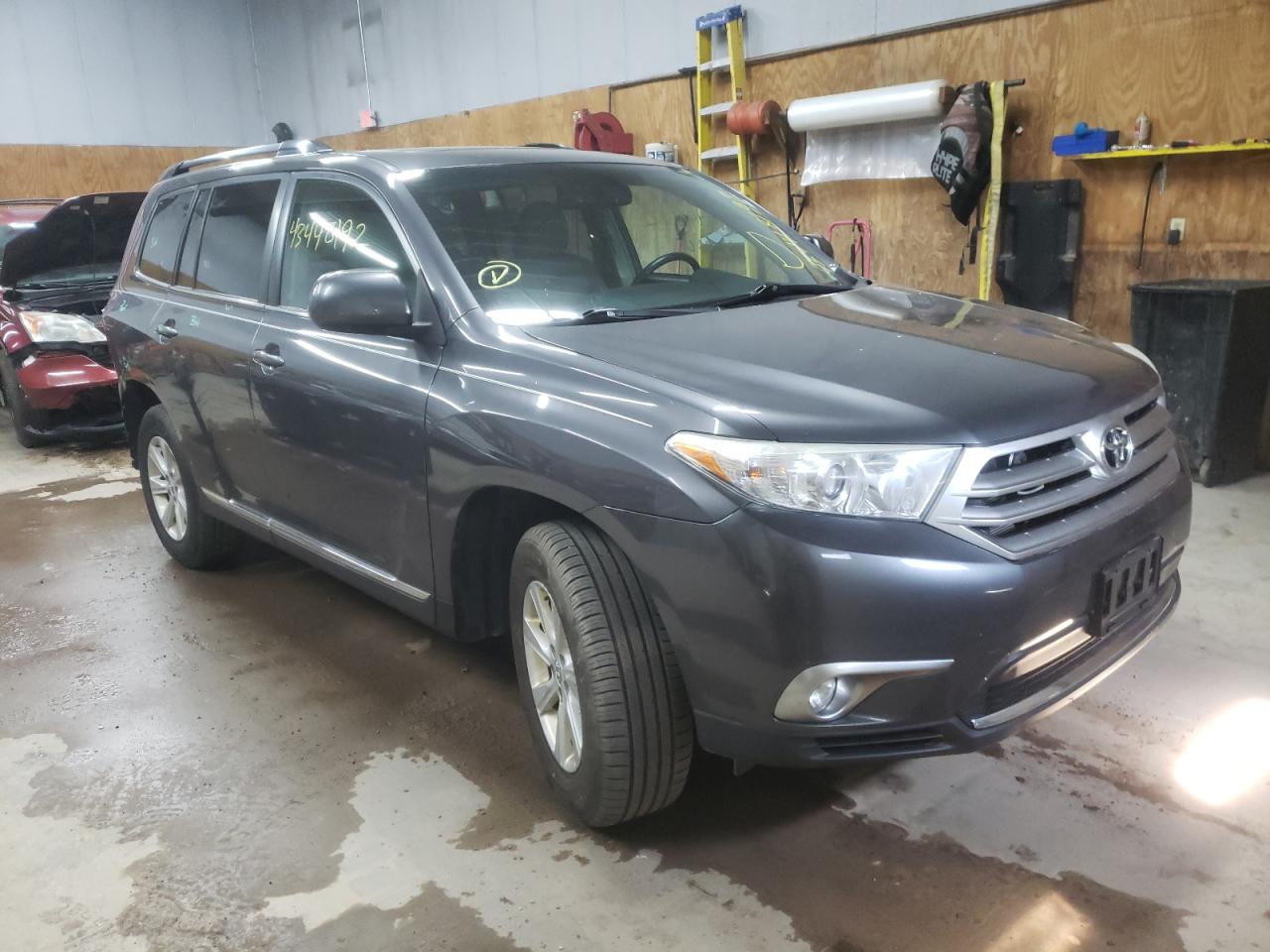 TOYOTA HIGHLANDER 2011 with VIN 5TDBK3EH3BS042701 - Photo from auction