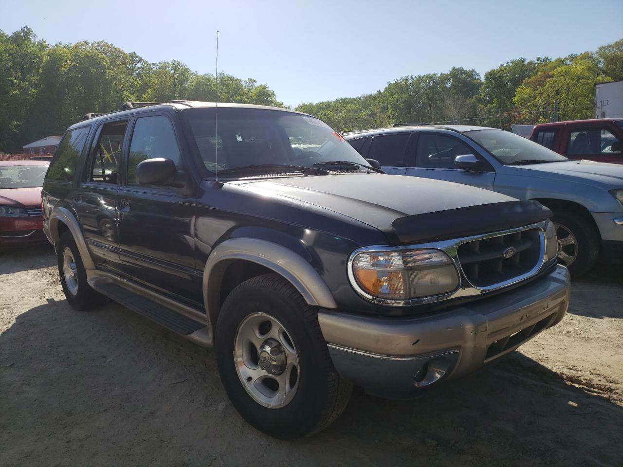 FORD EXPLORER E 2000 with VIN 1FMZU74E4YZA73501 - Photo from auction