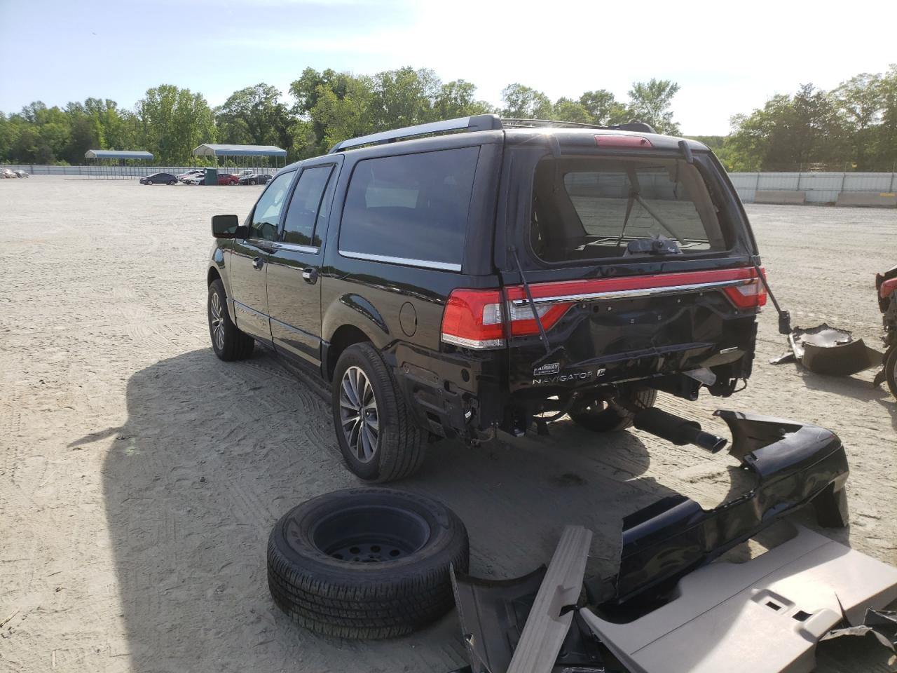 Photo 3 from auction – 2016 LINCOLN NAVIGATOR with VIN 5LMJJ3HT4GEL00275